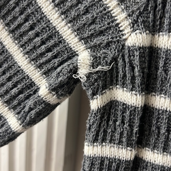 Stripped Cardigan Grey and off white Size- L Brand- AJ Andrea Jovine - Picture 3 of 6